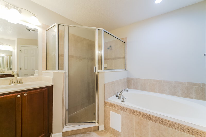 2,120/Mo, 265 Cranbrook Dr Kissimmee, FL 34758 Main Bathroom View