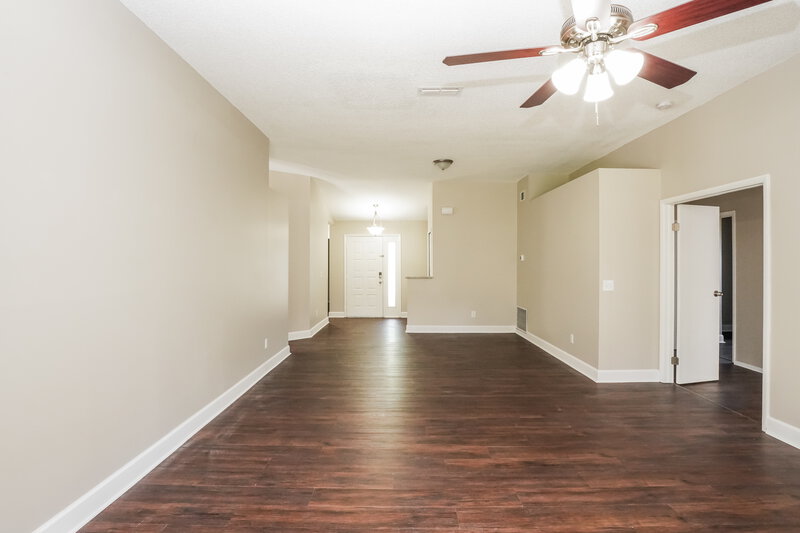 2,230/Mo, 5592 Garden Grove Cir Winter Park, FL 32792 Living Room View 2