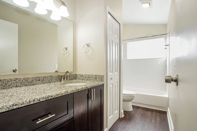 2,230/Mo, 5592 Garden Grove Cir Winter Park, FL 32792 Main Bathroom View