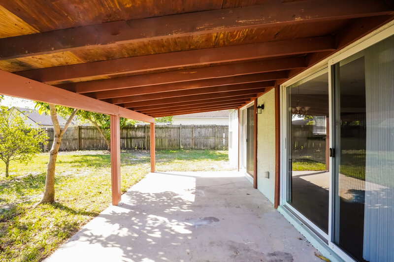 2,230/Mo, 5592 Garden Grove Cir Winter Park, FL 32792 Covered Patio View