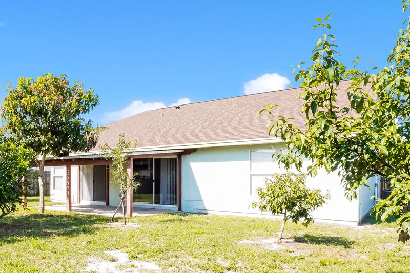 2,230/Mo, 5592 Garden Grove Cir Winter Park, FL 32792 Rear View 2