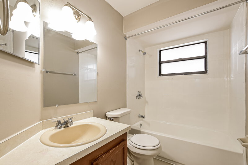 2,525/Mo, 1226 Creekbottom Cir Orlando, FL 32825 Bathroom View