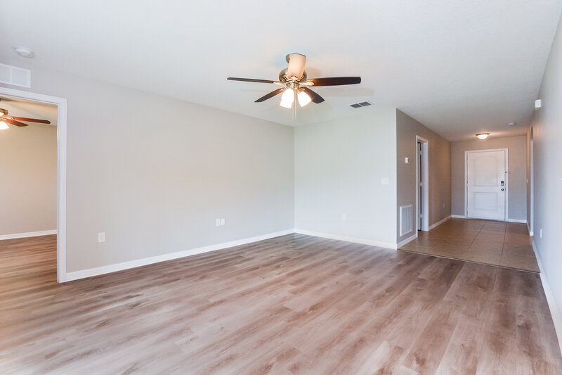 2,095/Mo, 4292 Abaco Dr Tavares, FL 32778 Living Room View 2