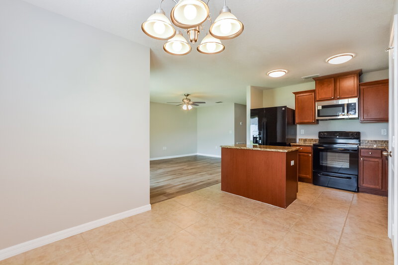 2,095/Mo, 4292 Abaco Dr Tavares, FL 32778 Dining Room View 2