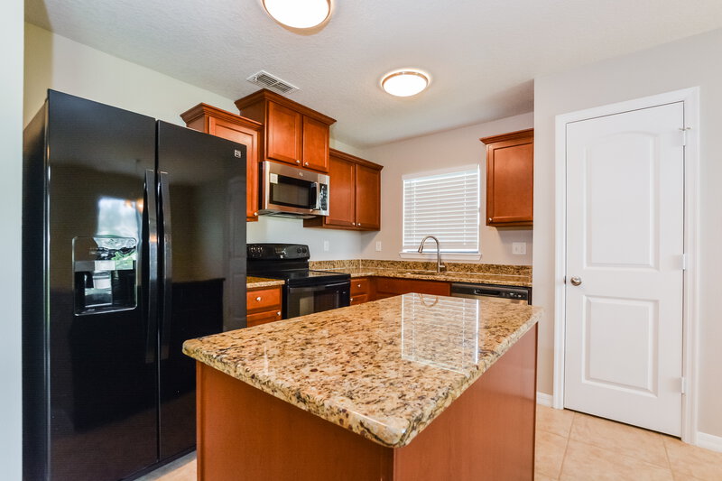 2,095/Mo, 4292 Abaco Dr Tavares, FL 32778 Kitchen View