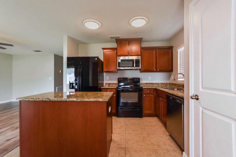 2,095/Mo, 4292 Abaco Dr Tavares, FL 32778 Kitchen View 2