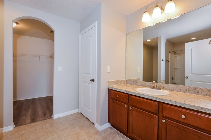 2,095/Mo, 4292 Abaco Dr Tavares, FL 32778 Main Bathroom View