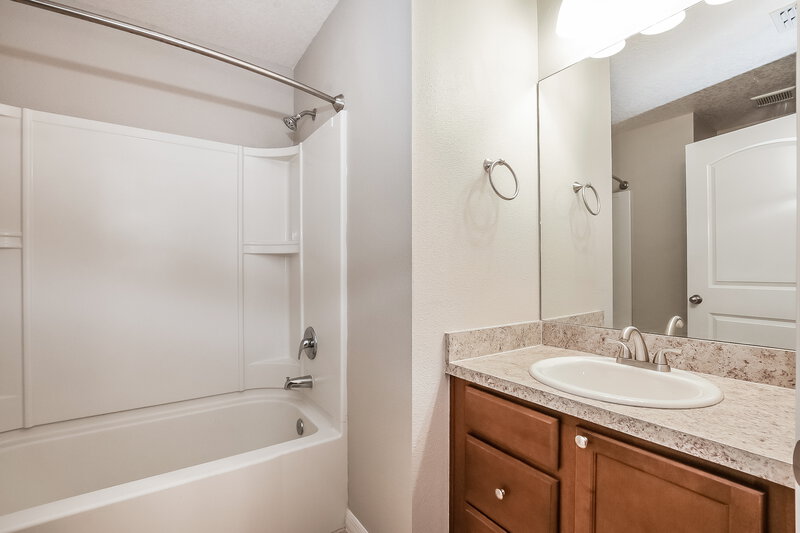 1,985/Mo, 4292 Abaco Dr Tavares, FL 32778 Bathroom View
