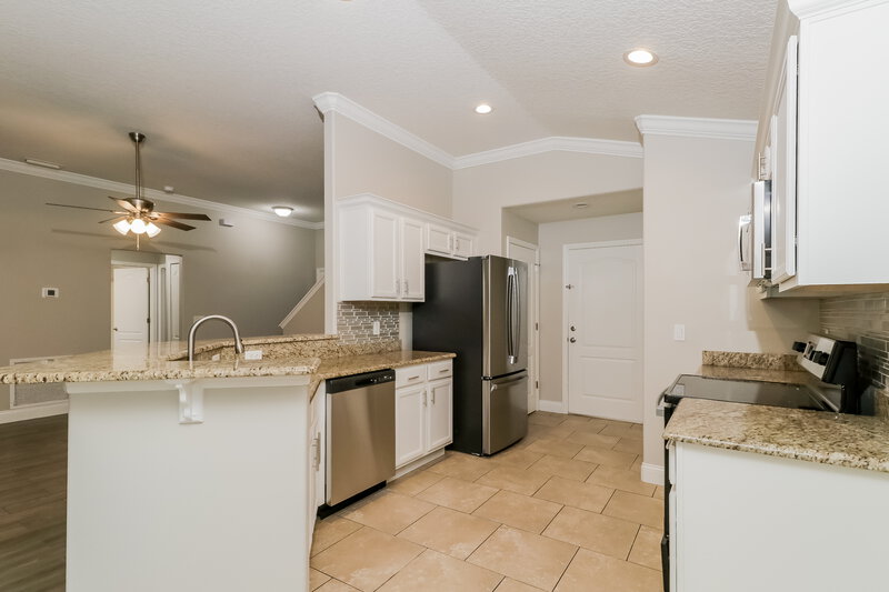3,920/Mo, 2236 Bracknell Forest Trl Tavares, FL 32778 Kitchen View