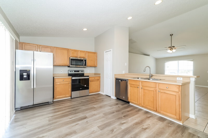 2,810/Mo, 1140 Chesterfield Ct Kissimmee, FL 34758 Kitchen View