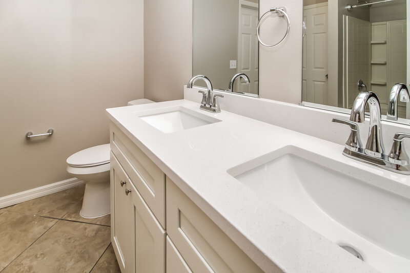2,670/Mo, 351 Willowbay Ridge St Sanford, FL 32771 Main Bathroom View