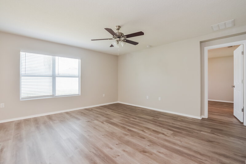 3,270/Mo, 1617 Strathmore Cir Mount Dora, FL 32757 Living Room View 2