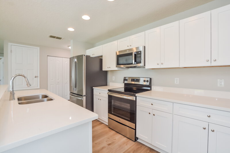 3,270/Mo, 1617 Strathmore Cir Mount Dora, FL 32757 Kitchen View