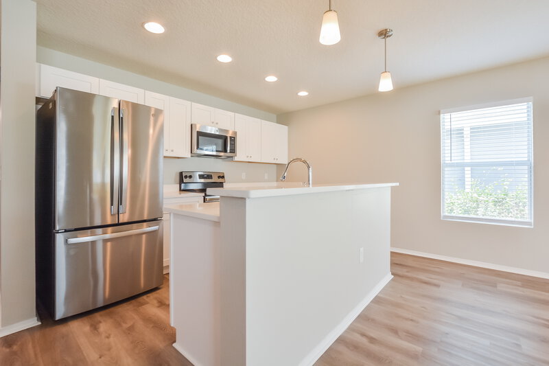 3,270/Mo, 1617 Strathmore Cir Mount Dora, FL 32757 Kitchen View 2
