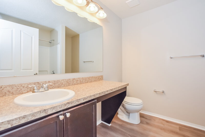 3,270/Mo, 1617 Strathmore Cir Mount Dora, FL 32757 Main Bathroom View
