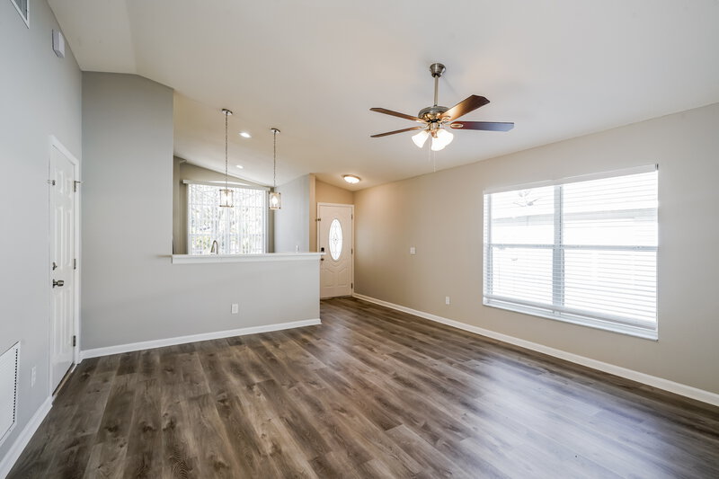 3,120/Mo, 9837 Violet Dr Orlando, FL 32824 Living Room View 2