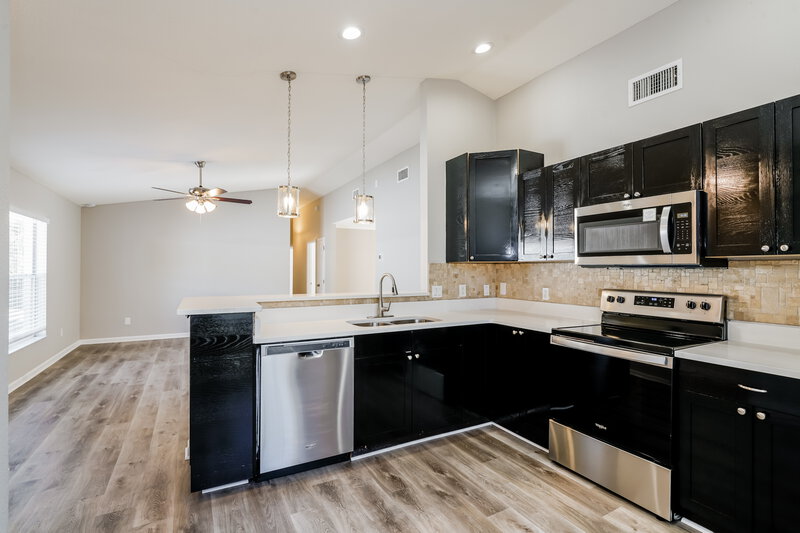 3,120/Mo, 9837 Violet Dr Orlando, FL 32824 Kitchen View 2