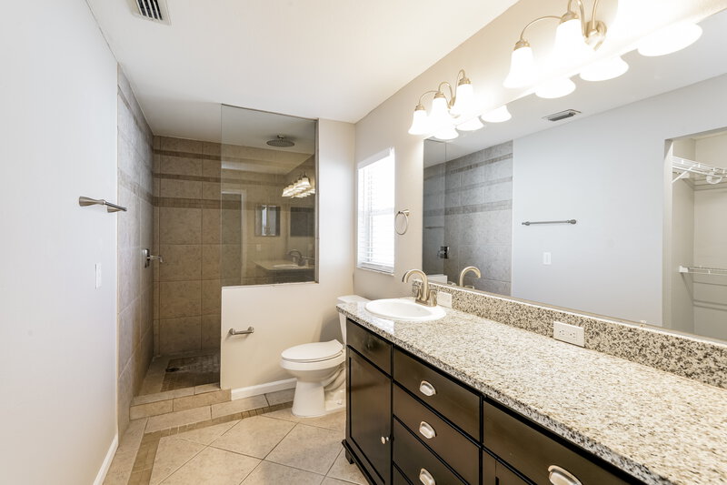3,120/Mo, 9837 Violet Dr Orlando, FL 32824 Main Bathroom View