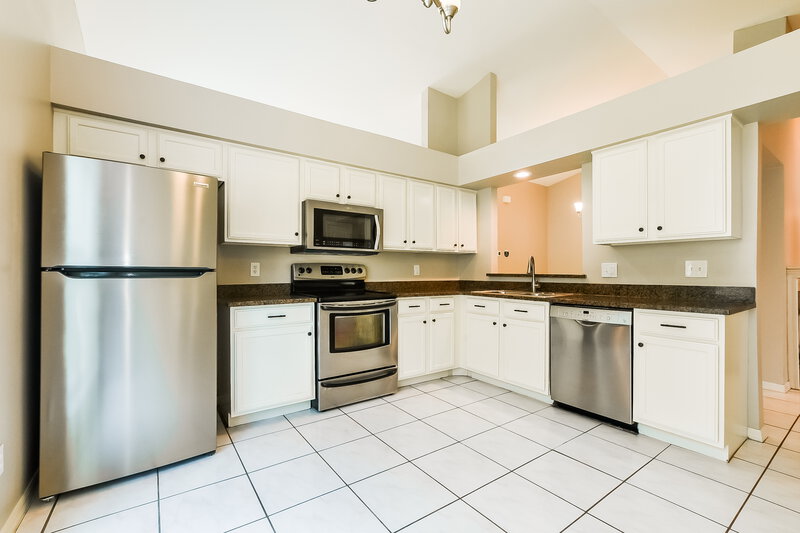 2,605/Mo, 619 Queensbridge Dr Lake Mary, FL 32746 Kitchen View