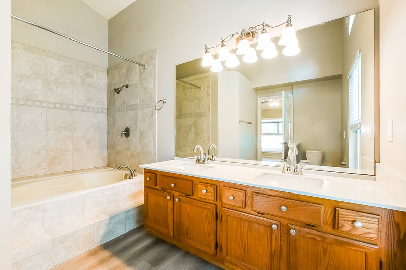 2,605/Mo, 619 Queensbridge Dr Lake Mary, FL 32746 Main Bathroom View