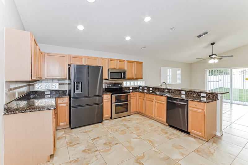 3,590/Mo, 14643 Lady Victoria Blvd Orlando, FL 32826 Kitchen View 2