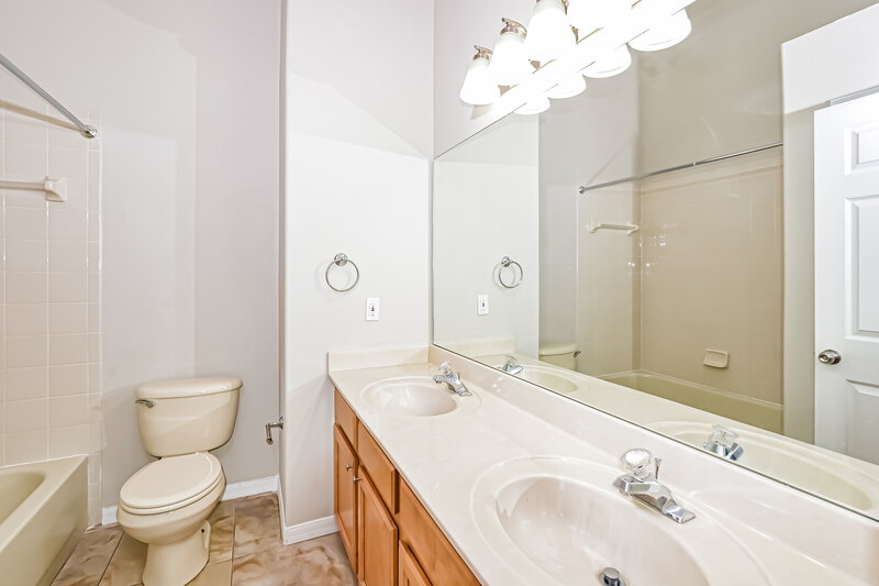 3,590/Mo, 14643 Lady Victoria Blvd Orlando, FL 32826 Bathroom View