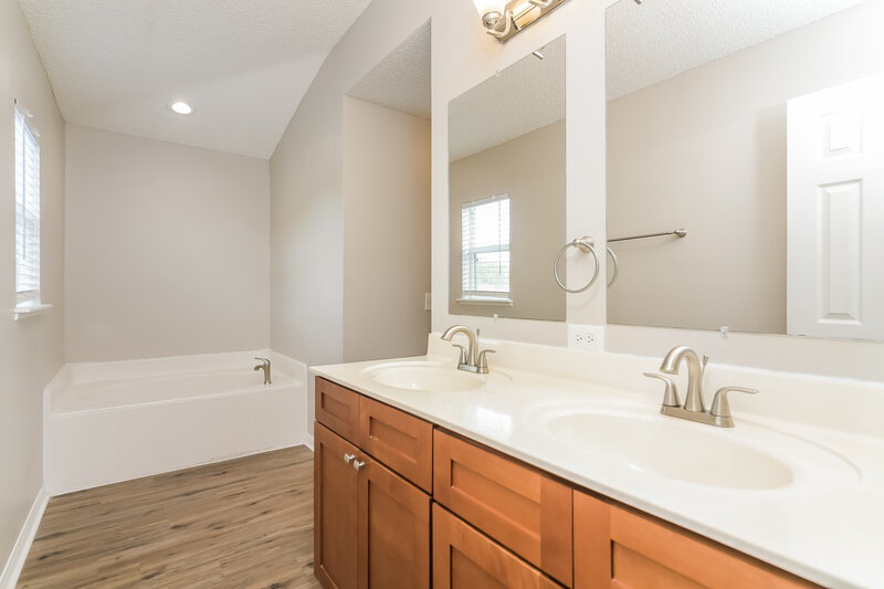 2,425/Mo, 2959 Micah Ct Saint Cloud, FL 34772 Main Bathroom View