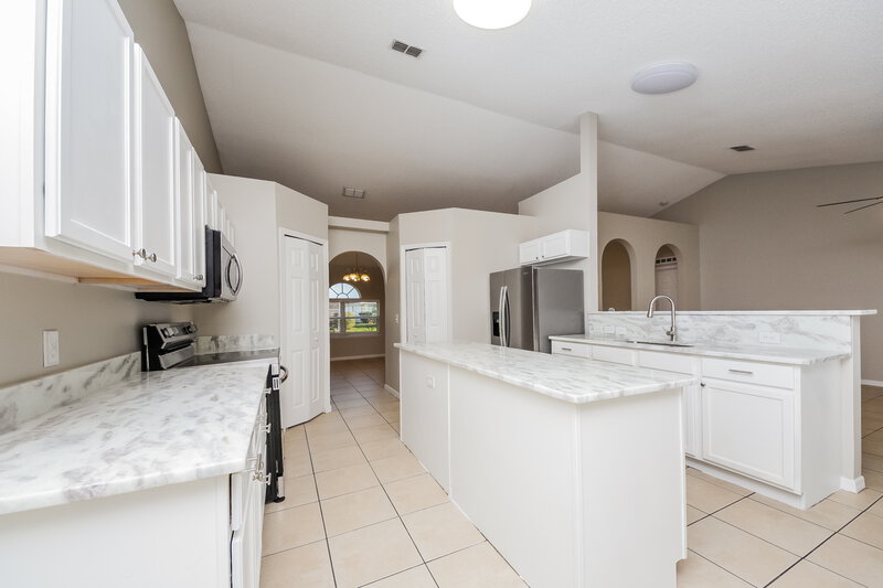 2,080/Mo, 317 Sherborne Ln Kissimmee, FL 34758 Kitchen View