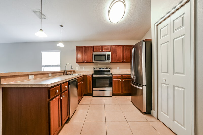 2,245/Mo, 2432 Princeton Ave Sanford, FL 32771 Kitchen View 2