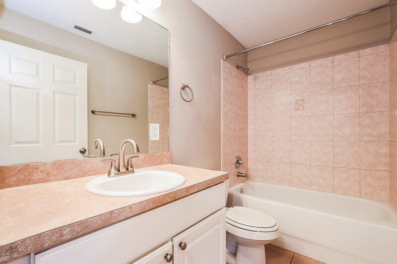 2,245/Mo, 2432 Princeton Ave Sanford, FL 32771 Main Bathroom View