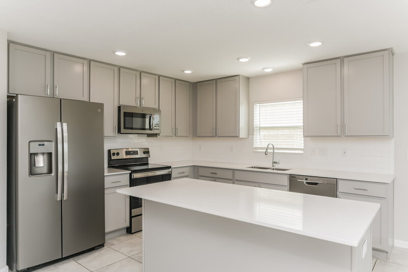 2,310/Mo, 4419 Bluff Oak Loop Kissimmee, FL 34746 Kitchen View 2