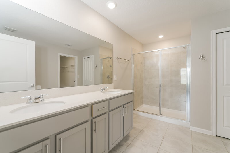 2,310/Mo, 4419 Bluff Oak Loop Kissimmee, FL 34746 Main Bathroom View
