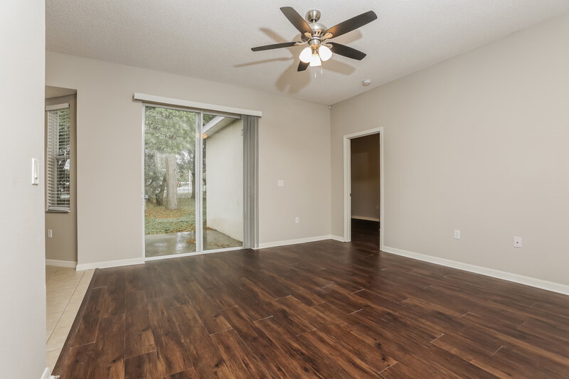 2,140/Mo, 233 Bluff Pass Dr Eustis, FL 32726 Living Room View 2