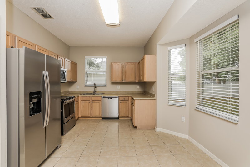 2,140/Mo, 233 Bluff Pass Dr Eustis, FL 32726 Kitchen View