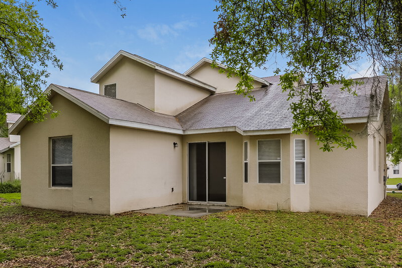 2,140/Mo, 233 Bluff Pass Dr Eustis, FL 32726 Rear View