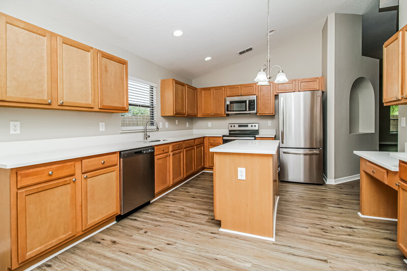 2,350/Mo, 2209 Bracknell Forest Trl Tavares, FL 32778 Kitchen View 2