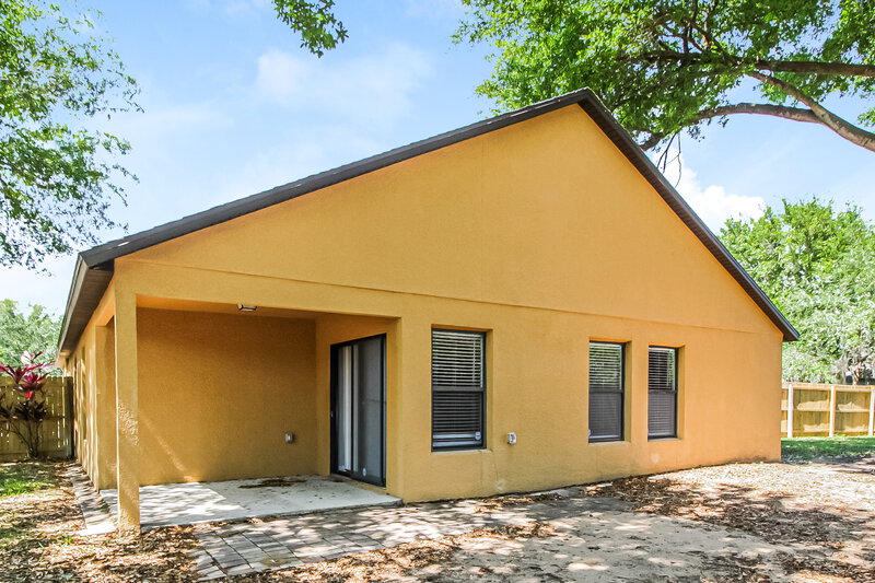 2,350/Mo, 2209 Bracknell Forest Trl Tavares, FL 32778 Rear View