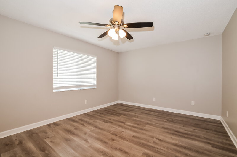 2,300/Mo, 426 Iowa Woods Cir E Orlando, FL 32824 Main Bedroom View