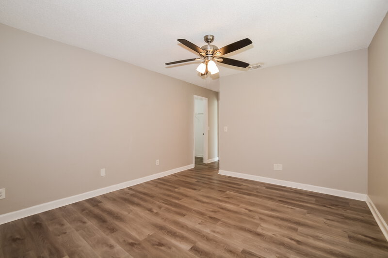 2,300/Mo, 426 Iowa Woods Cir E Orlando, FL 32824 Main Bedroom View 2