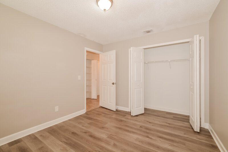 2,300/Mo, 426 Iowa Woods Cir E Orlando, FL 32824 Bedroom View 2