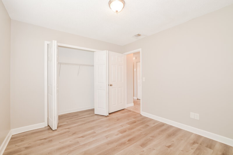 2,300/Mo, 426 Iowa Woods Cir E Orlando, FL 32824 Bedroom View 4