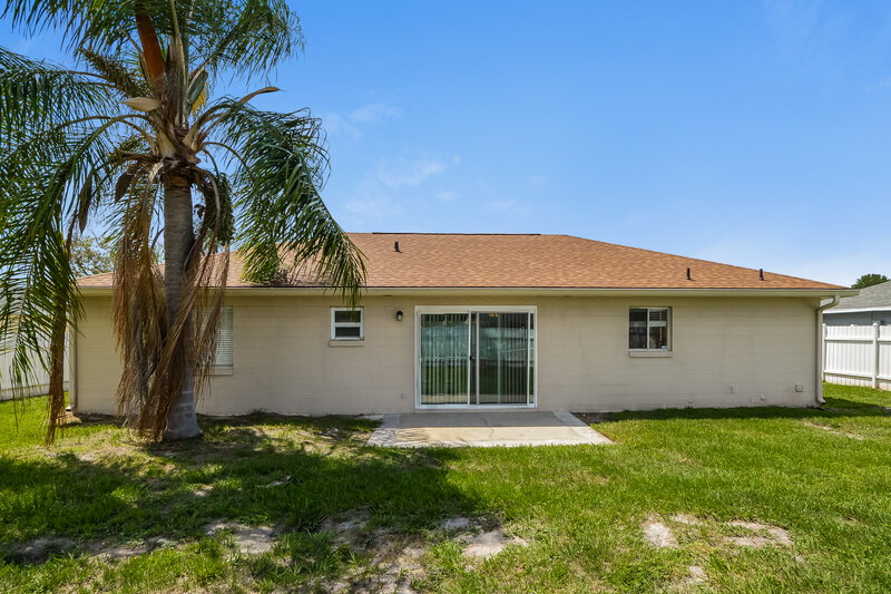 2,300/Mo, 426 Iowa Woods Cir E Orlando, FL 32824 Rear View