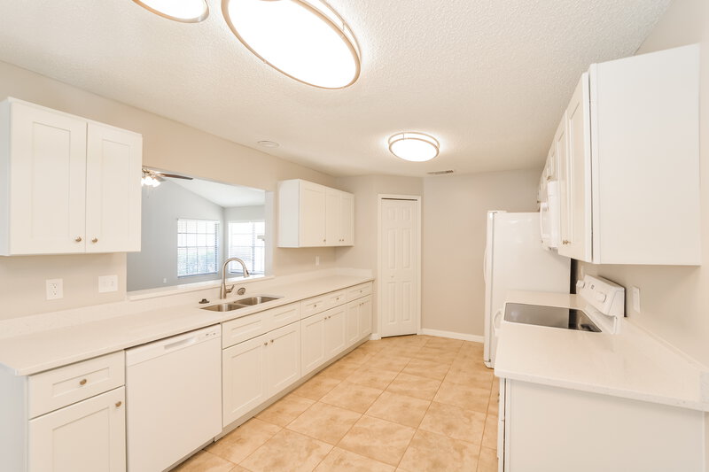 2,415/Mo, 4021 Biscayne Dr Winter Springs, FL 32708 Kitchen View