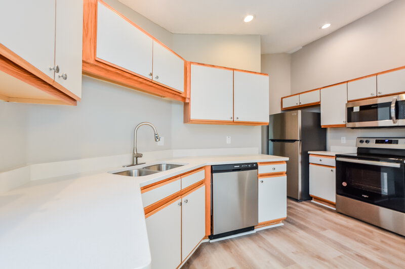 2,305/Mo, 4009 Bolinas Ct Orlando, FL 32817 Kitchen View 2