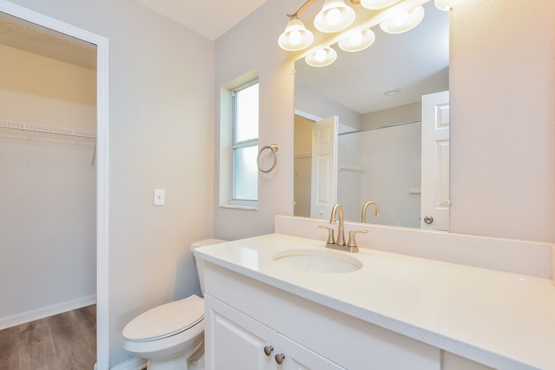 2,305/Mo, 4009 Bolinas Ct Orlando, FL 32817 Main Bathroom View