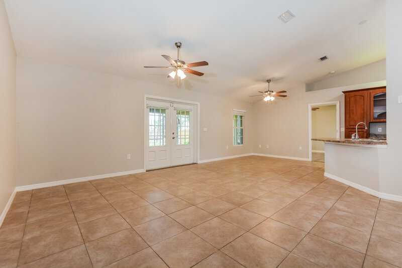 2,250/Mo, 11546 Lake Dr Leesburg, FL 34788 Living Room View
