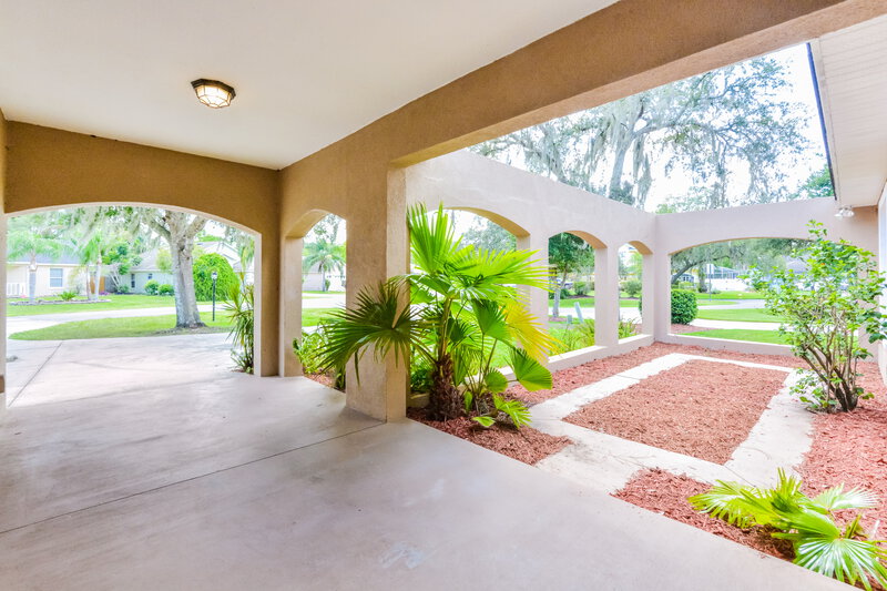 2,250/Mo, 11546 Lake Dr Leesburg, FL 34788 Covered Porch View