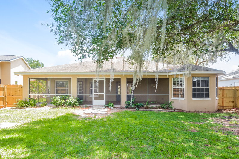 2,250/Mo, 11546 Lake Dr Leesburg, FL 34788 Rear View
