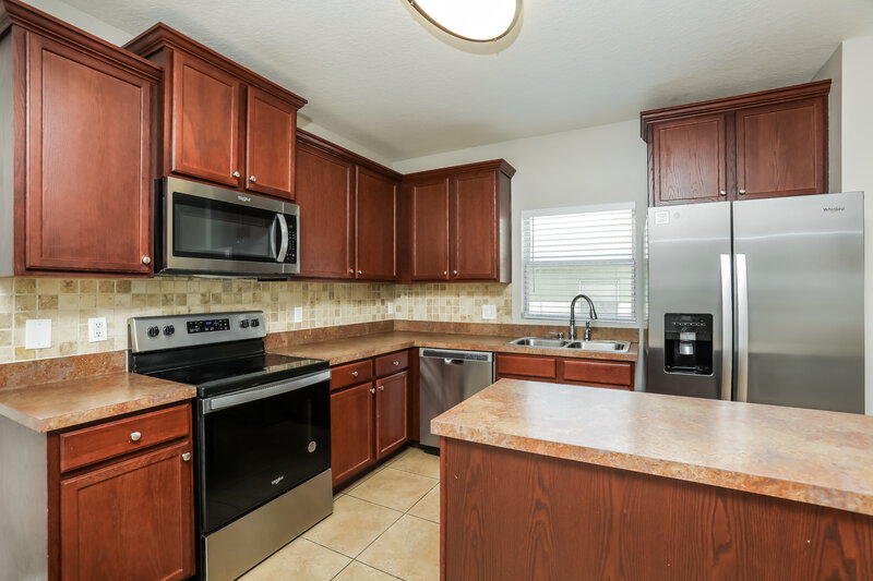 2,745/Mo, 7206 Rafanelli Ct Orlando, FL 32818 Kitchen View