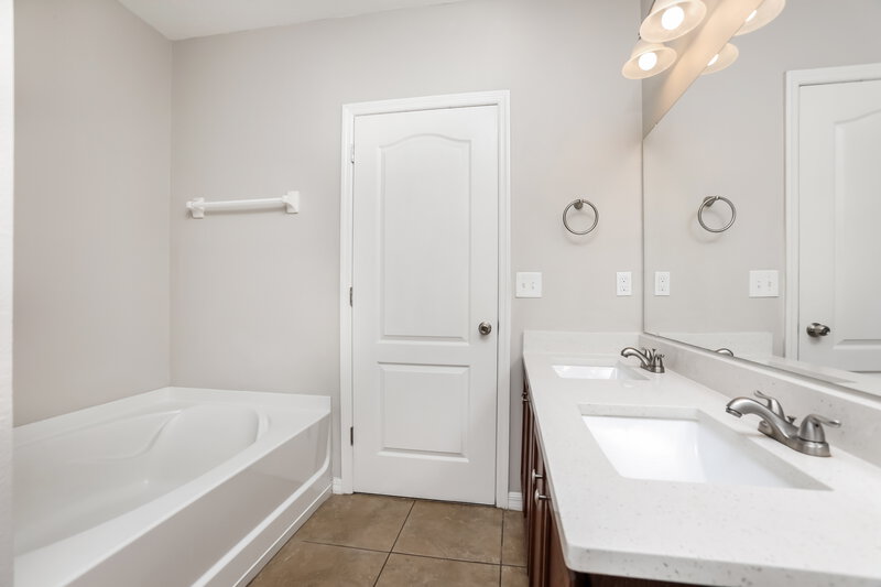 2,745/Mo, 7206 Rafanelli Ct Orlando, FL 32818 Main Bathroom View